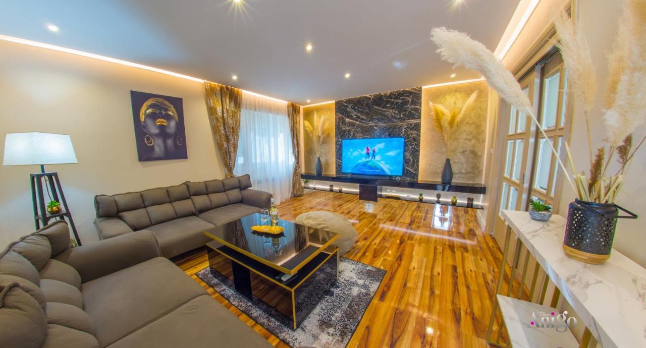 Luxury Apartment Black And Gold โมสตาร์ ภายนอก รูปภาพ