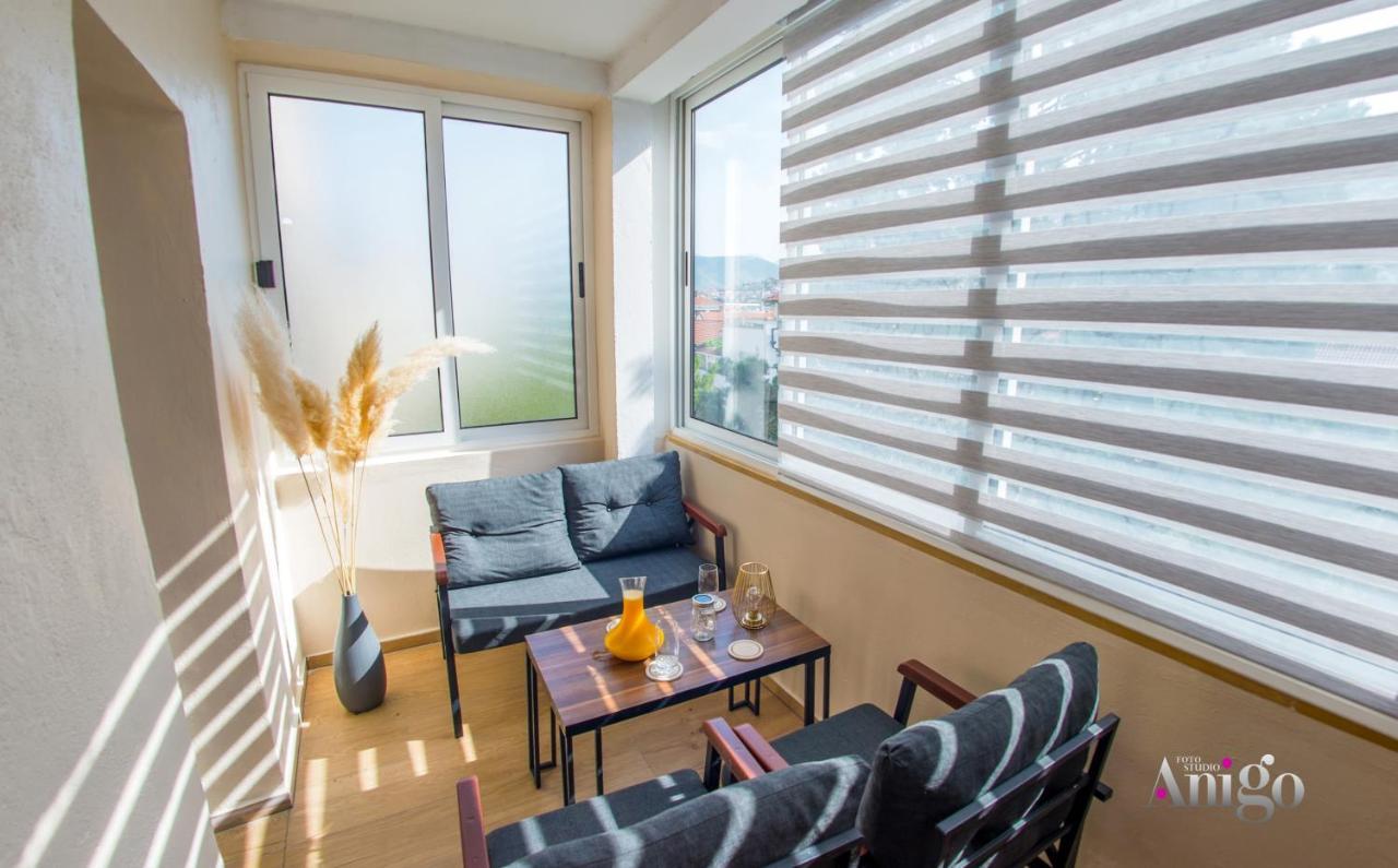 Luxury Apartment Black And Gold โมสตาร์ ภายนอก รูปภาพ