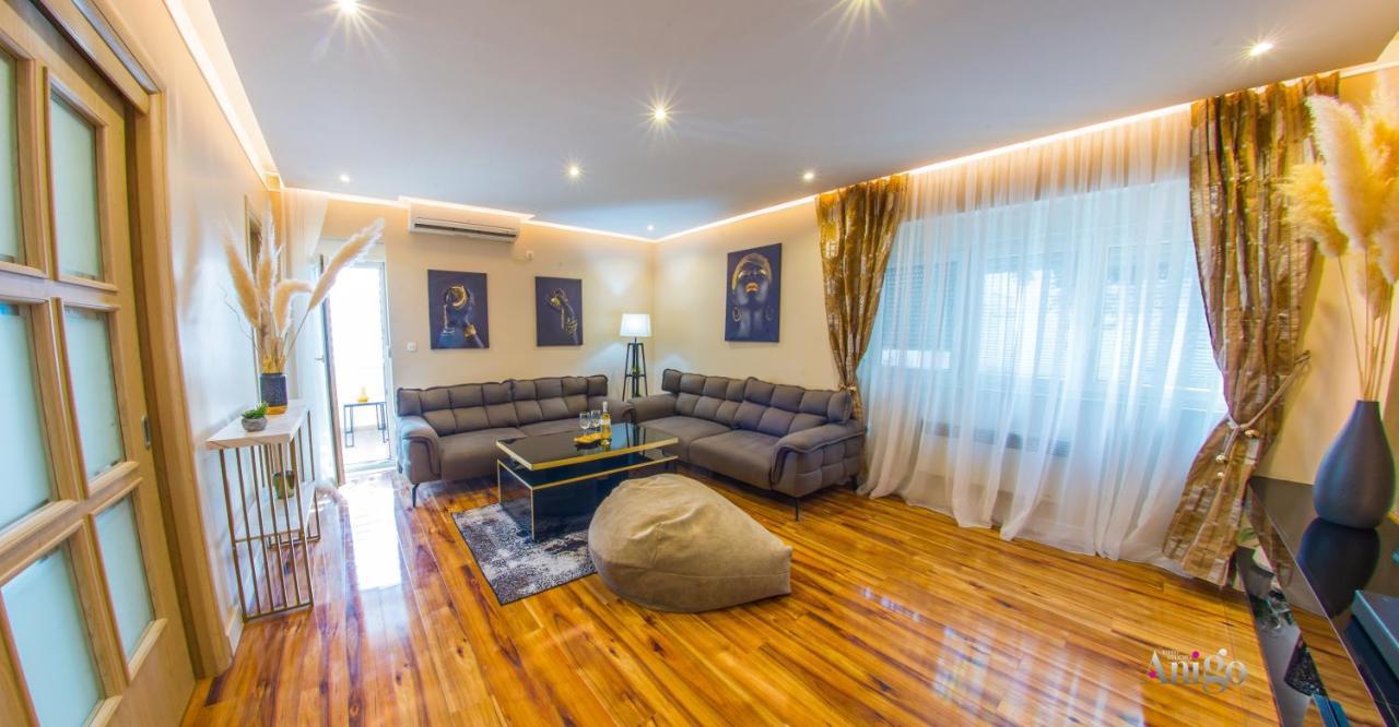 Luxury Apartment Black And Gold โมสตาร์ ภายนอก รูปภาพ