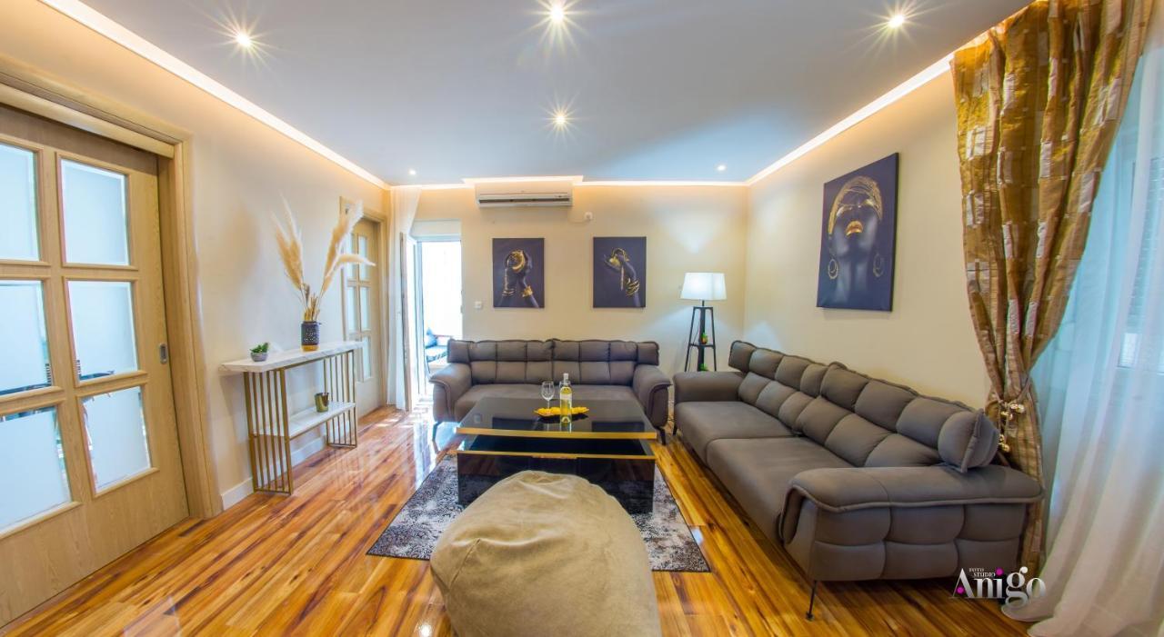 Luxury Apartment Black And Gold โมสตาร์ ภายนอก รูปภาพ
