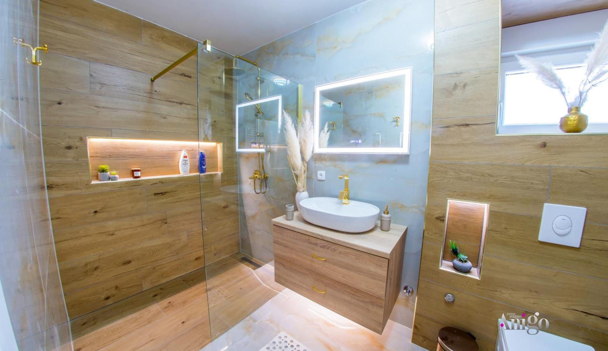 Luxury Apartment Black And Gold โมสตาร์ ภายนอก รูปภาพ