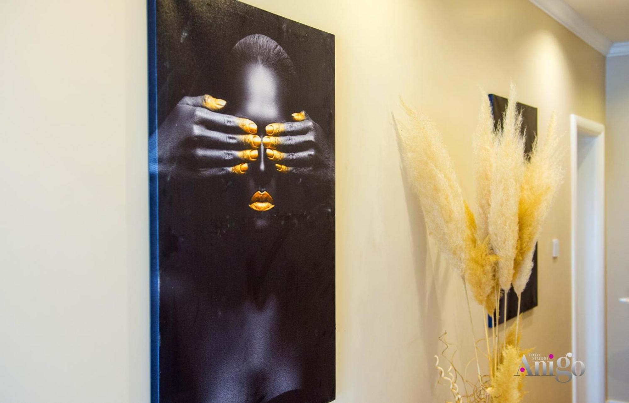Luxury Apartment Black And Gold โมสตาร์ ภายนอก รูปภาพ
