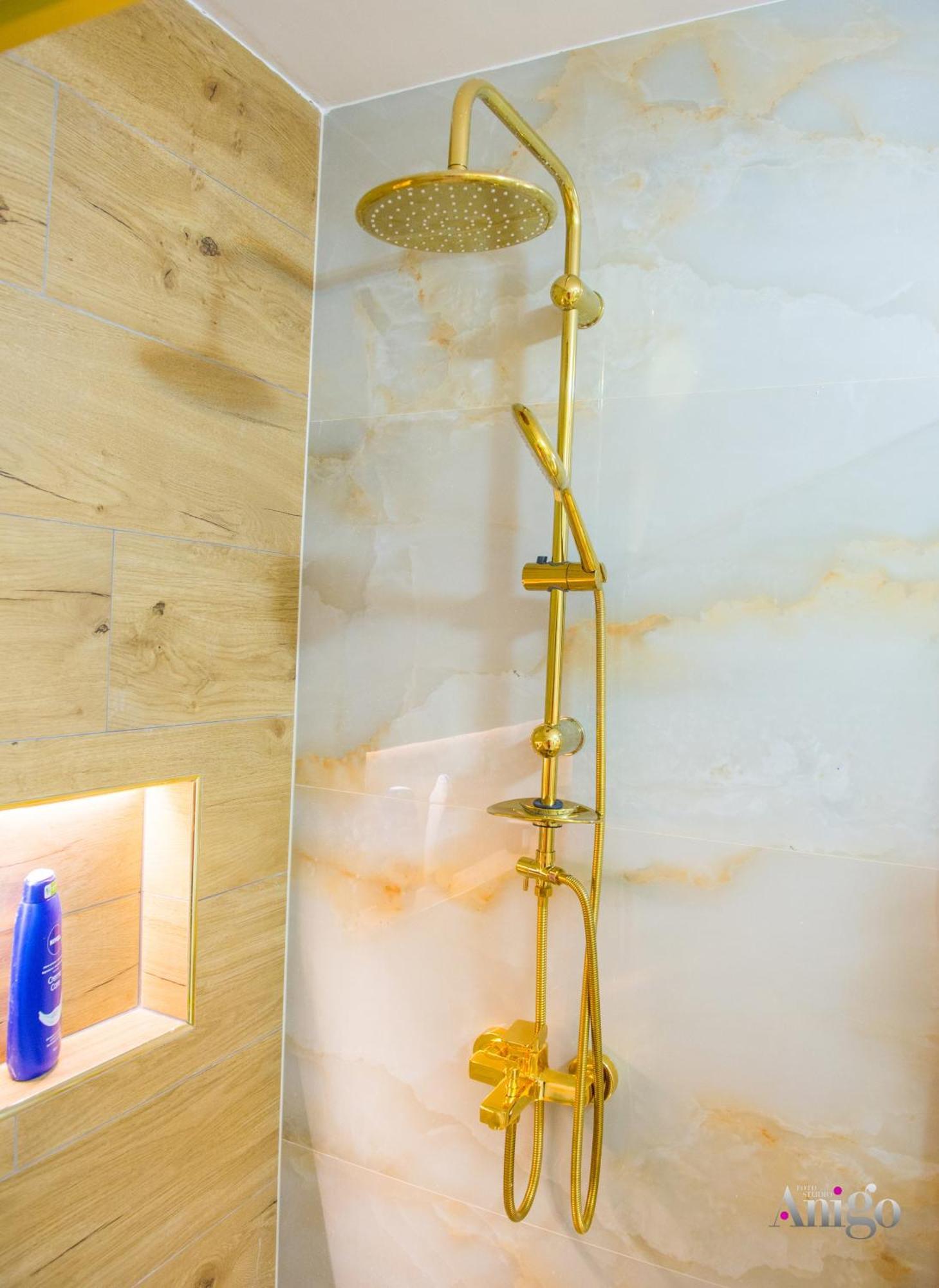 Luxury Apartment Black And Gold โมสตาร์ ภายนอก รูปภาพ