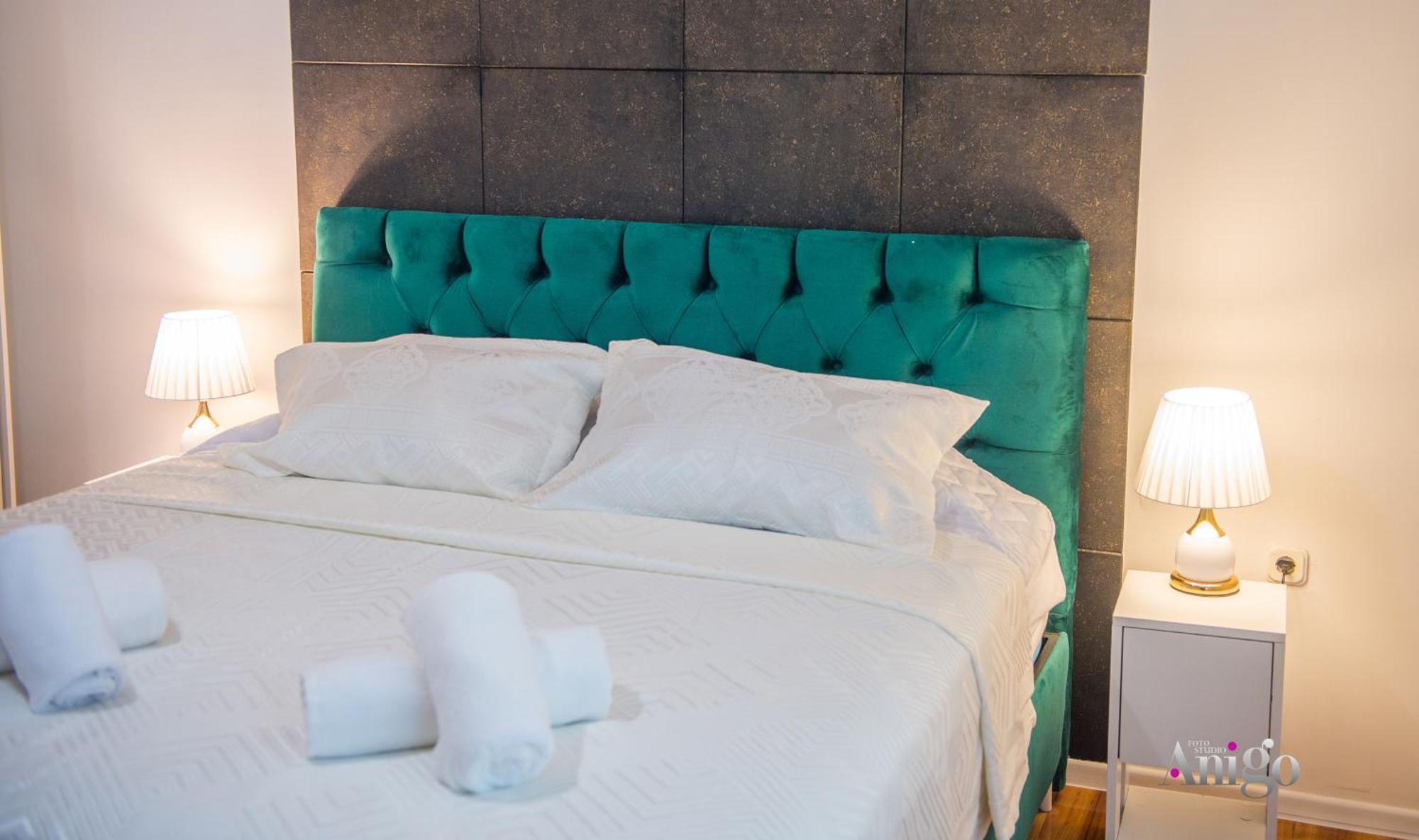 Luxury Apartment Black And Gold โมสตาร์ ภายนอก รูปภาพ