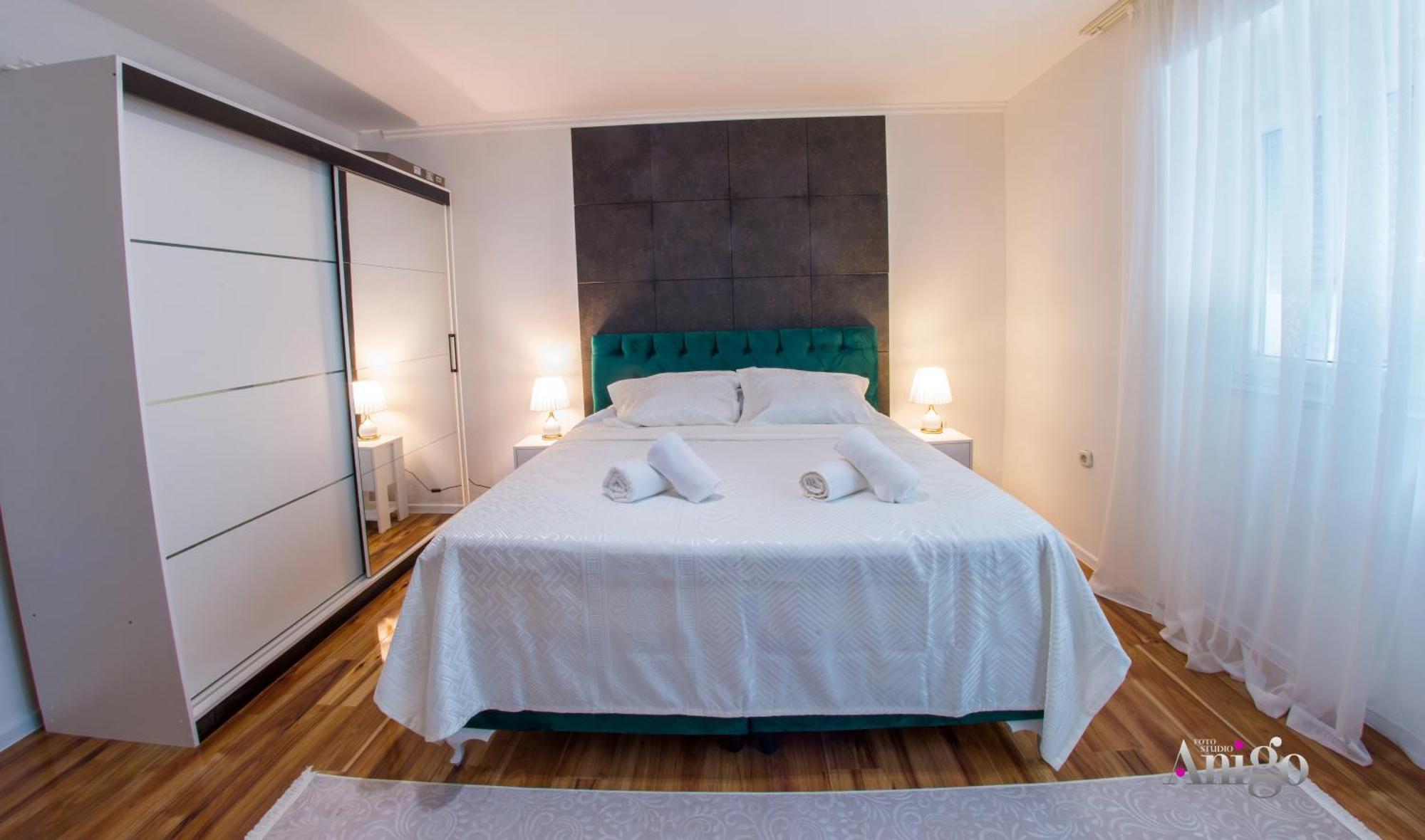 Luxury Apartment Black And Gold โมสตาร์ ภายนอก รูปภาพ