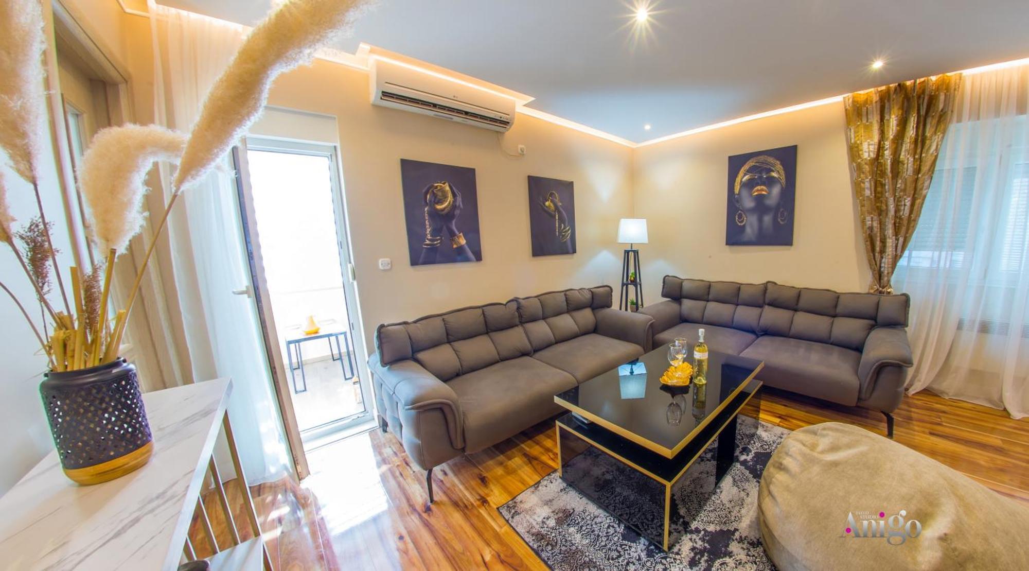 Luxury Apartment Black And Gold โมสตาร์ ภายนอก รูปภาพ